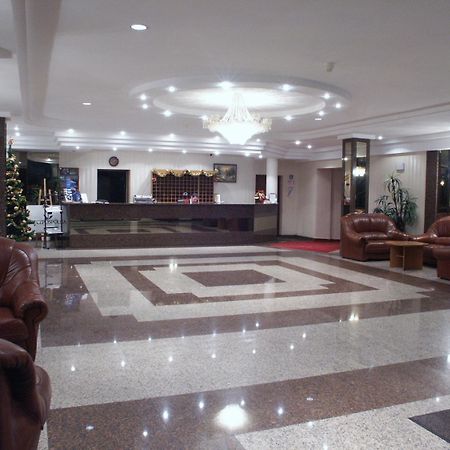 Hotel Ambasador Chojny Лодз Екстериор снимка