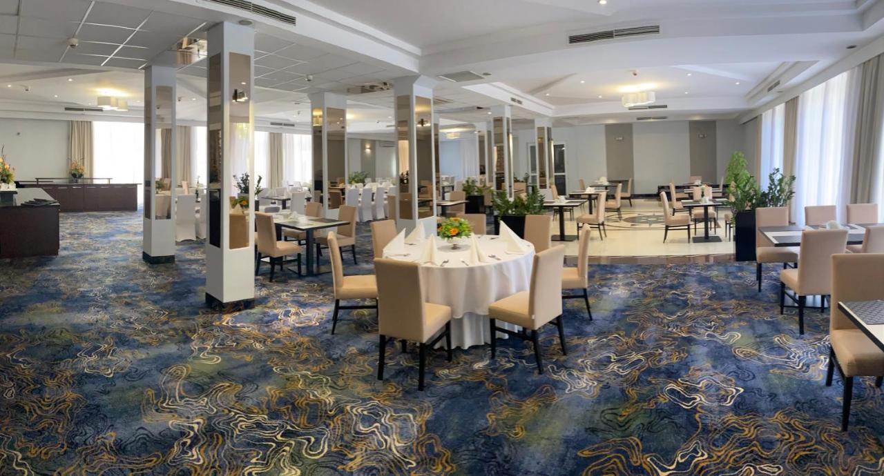 Hotel Ambasador Chojny Лодз Екстериор снимка