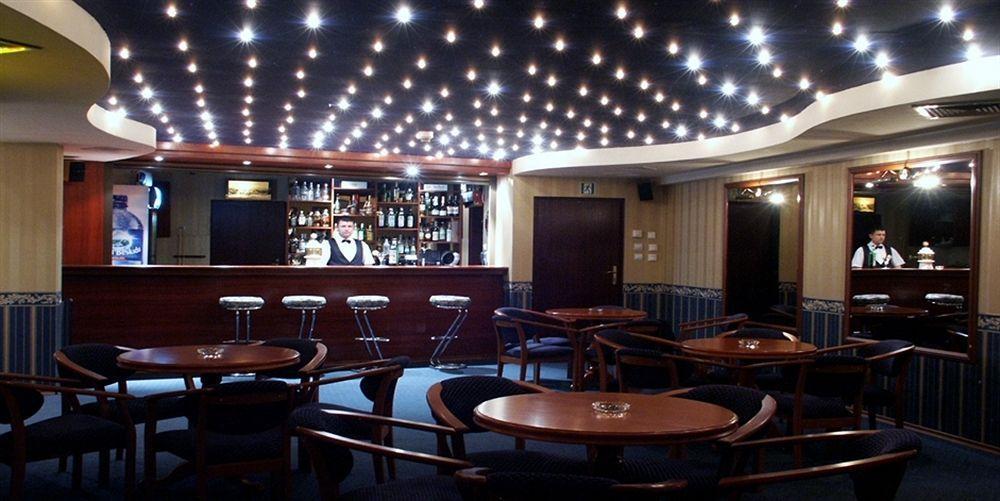 Hotel Ambasador Chojny Лодз Екстериор снимка