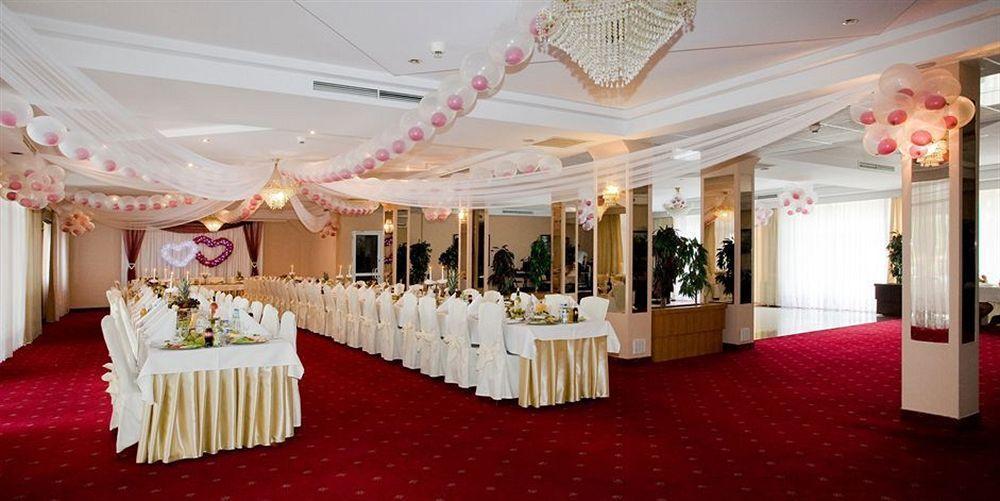 Hotel Ambasador Chojny Лодз Екстериор снимка