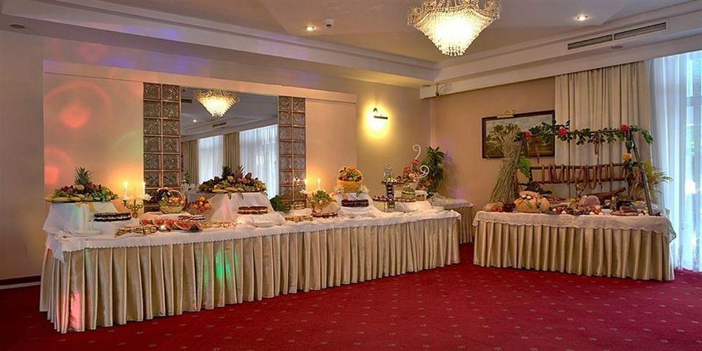 Hotel Ambasador Chojny Лодз Екстериор снимка